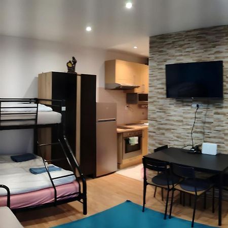ברטיסלאבה Blue Apartment In City Center, Best Location מראה חיצוני תמונה