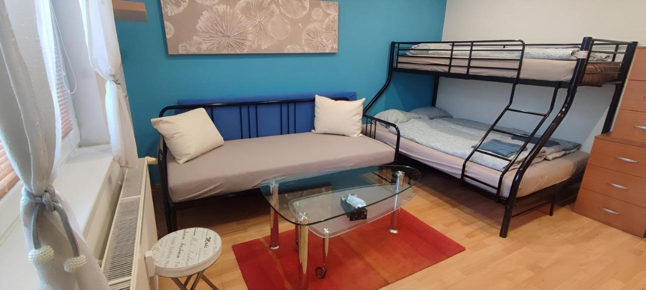 ברטיסלאבה Blue Apartment In City Center, Best Location מראה חיצוני תמונה