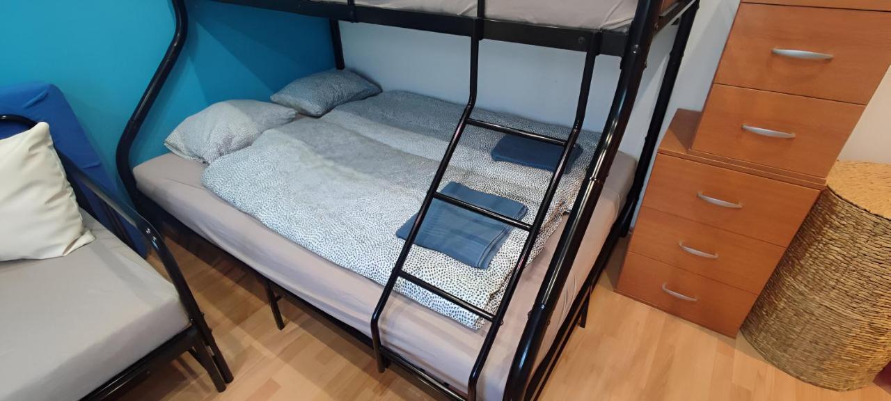 ברטיסלאבה Blue Apartment In City Center, Best Location מראה חיצוני תמונה
