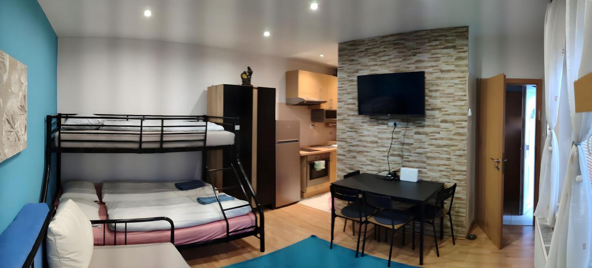 ברטיסלאבה Blue Apartment In City Center, Best Location מראה חיצוני תמונה